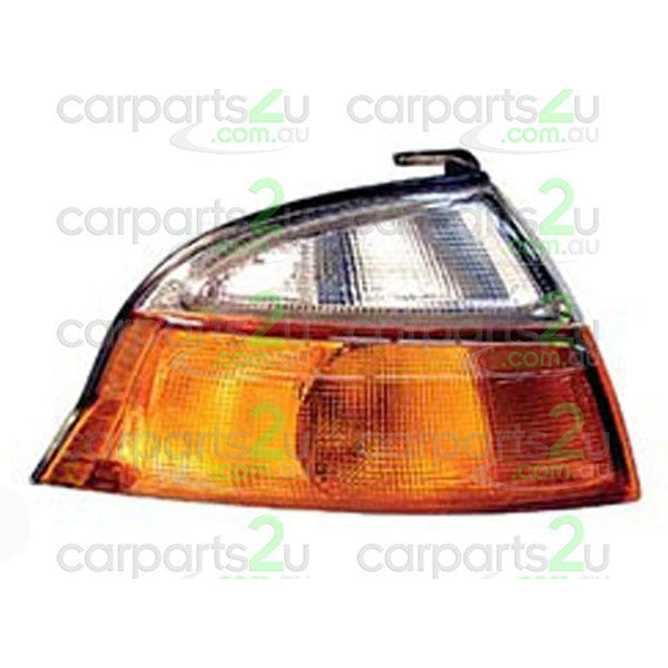 RIGHT FRONT CORNER LIGHT TO SUIT TOYOTA HIACE SBV VAN 8/1995–11/2003