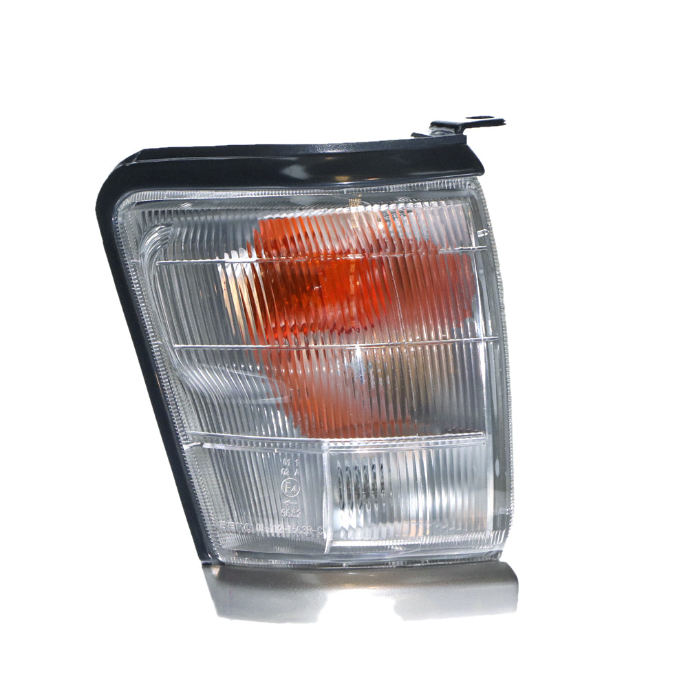 RIGHT FRONT CORNER LIGHT TO SUIT TOYOTA HILUX 4WD UTILITY 8/1997–9/2001